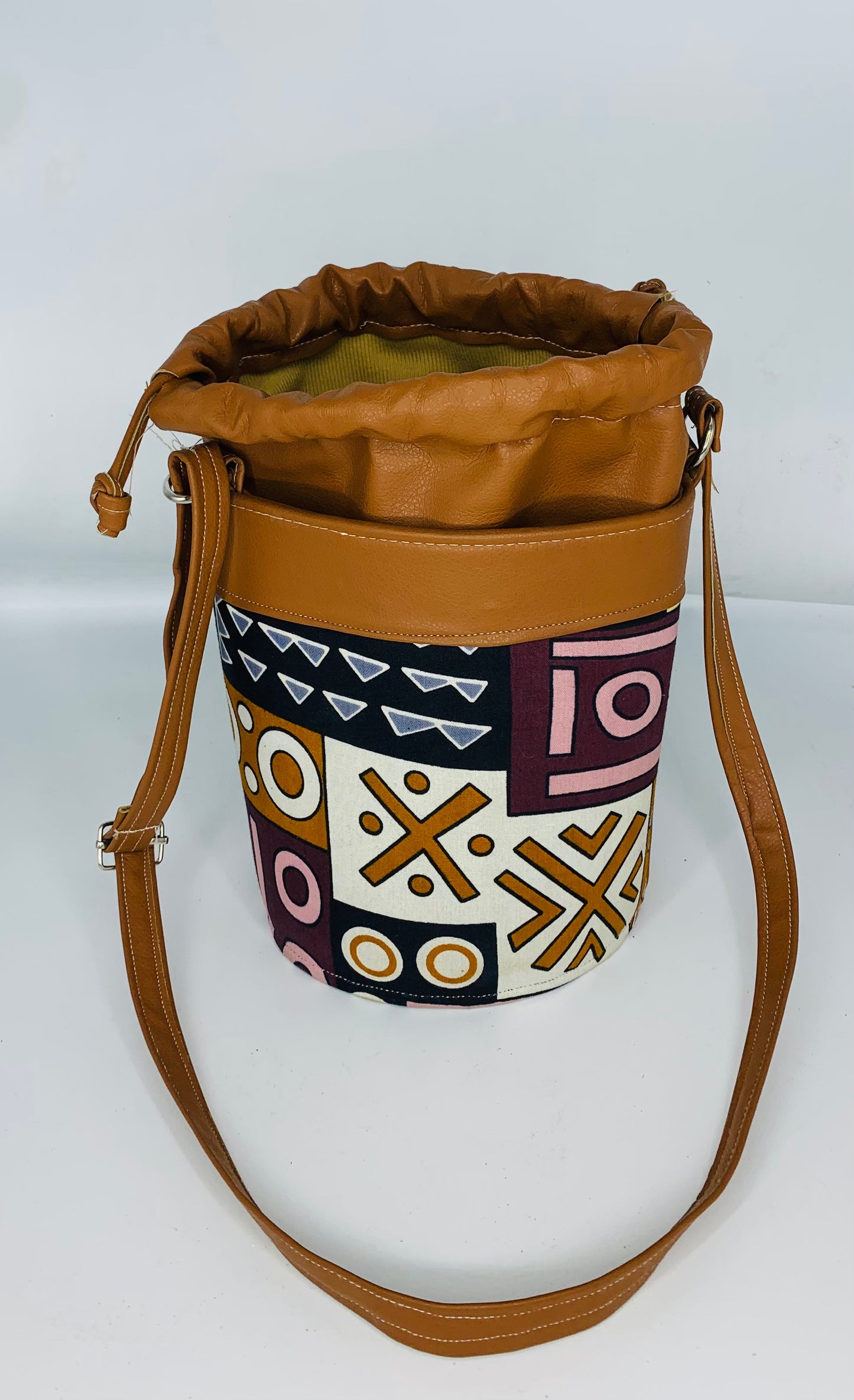 Bucket bag